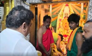 ದಸರಾ ಹಬ್ಬದ ಪವಿತ್ರ ನವರಾತ್ರಿ ವಿಶೇಷ ದಿನದಂದು ಬಬಲೇಶ್ವರ: ಕಾಳಿಕಾದೇವಿಗೆ ವಿಶೇಷ ಪೂಜೆ ಸಲ್ಲಿಸಿದ ಸಚಿವ ಎಂ ಬಿ ಪಾಟೀಲ 10