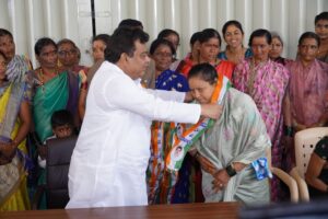 ಬಿಜೆಪಿ ಮುಕ್ತವಾಗುತ್ತಾ ಬಬಲೇಶ್ವರ ; ಕಮಲ ತೊರೆದು ಕೈ ಹಿಡಿದ ಮುಖಂಡರು... 9